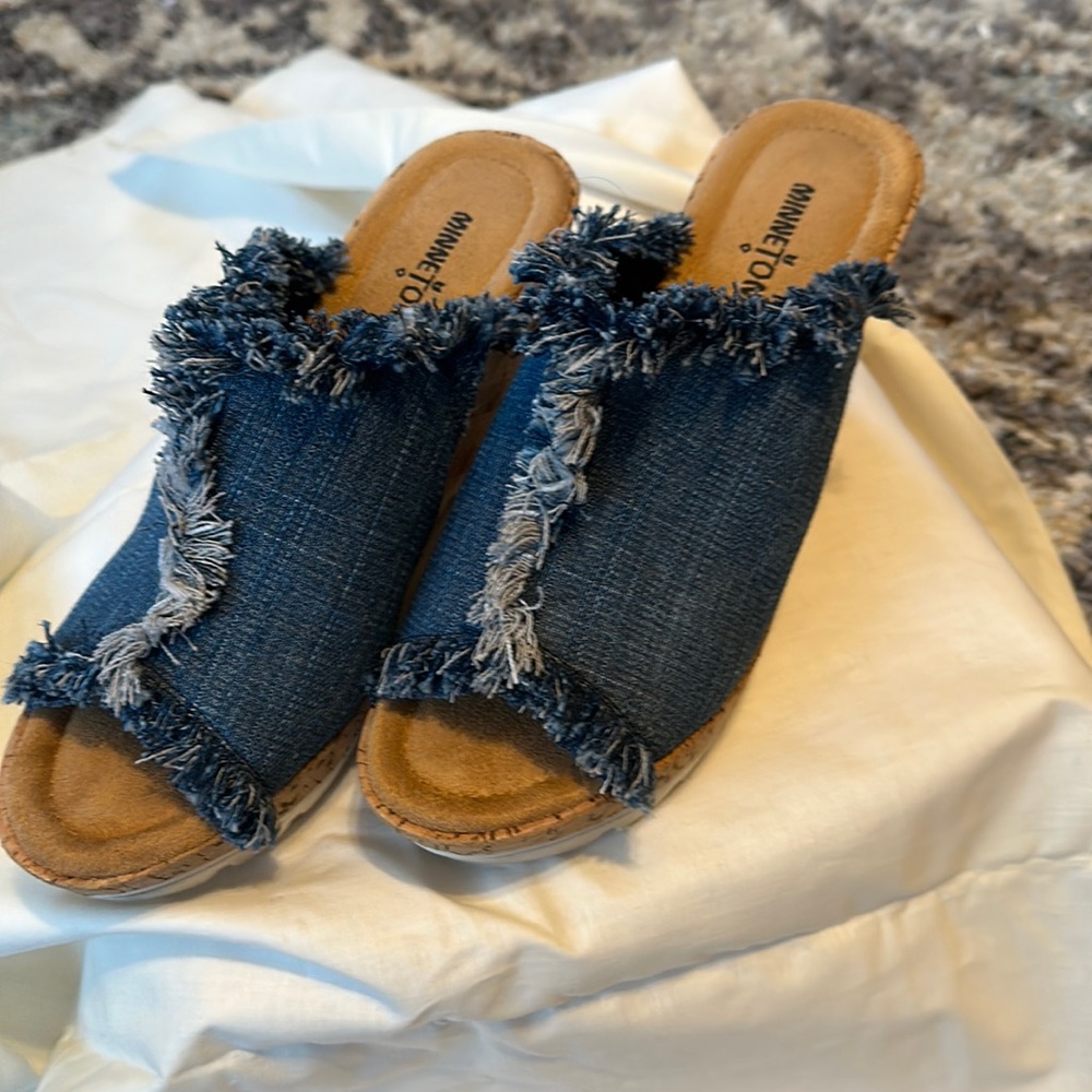 Minnetonka slide shoes